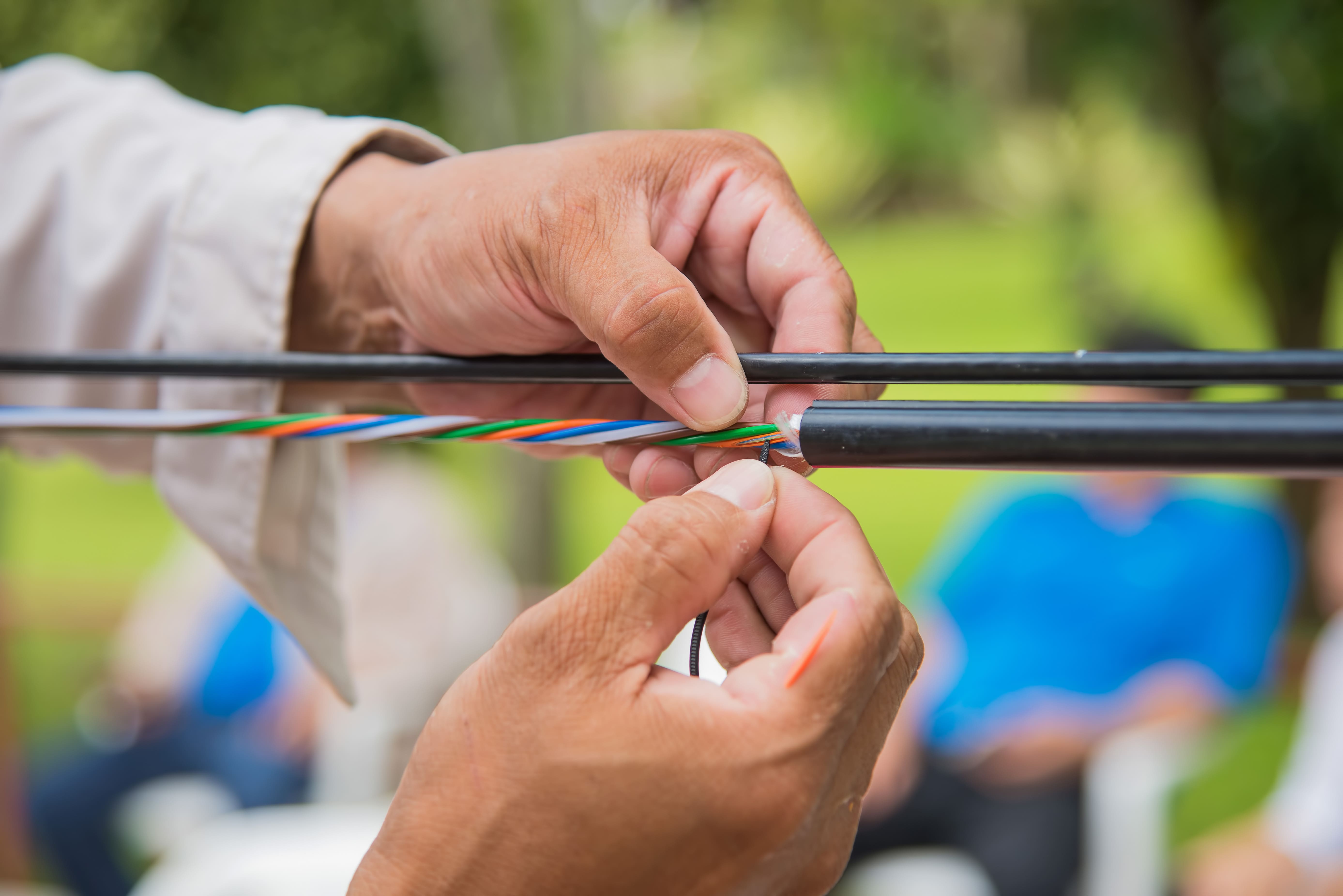 technicians-are-installing-optic-fiber